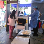 隨著醫(yī)院安防的加強(qiáng)，創(chuàng)藝龍安檢機(jī)設(shè)備在深圳羅湖醫(yī)院得到應(yīng)用